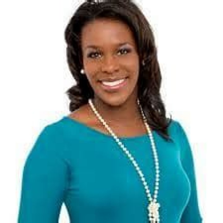 Adrienne Broaddus Bio, Age, Family, Husband, CNN, KARE, Salary, Net worth