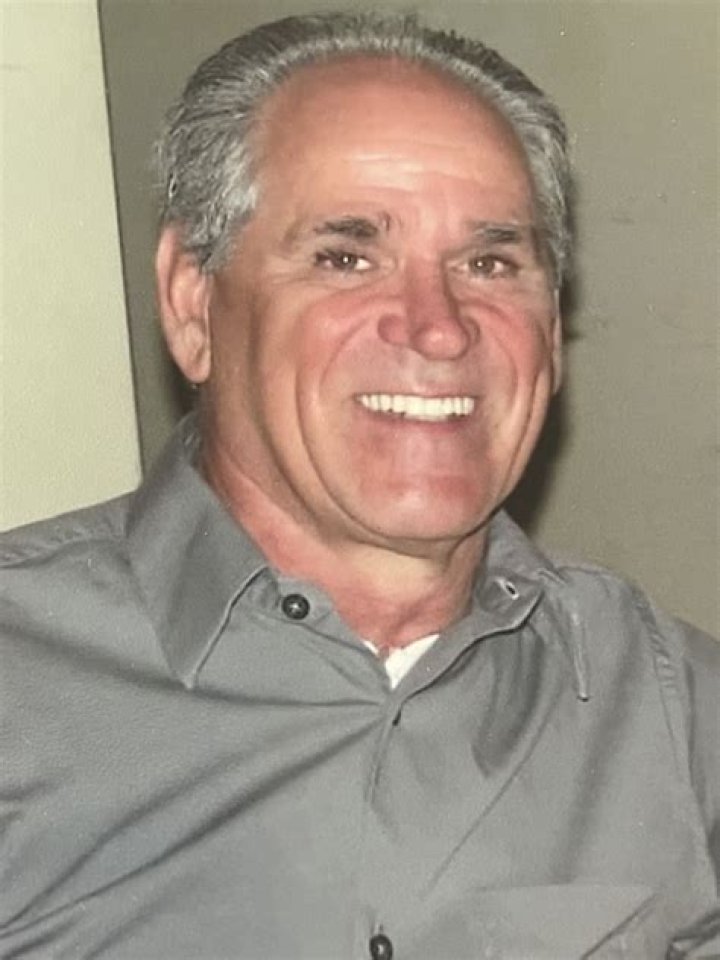 Albert Nipon Obituary