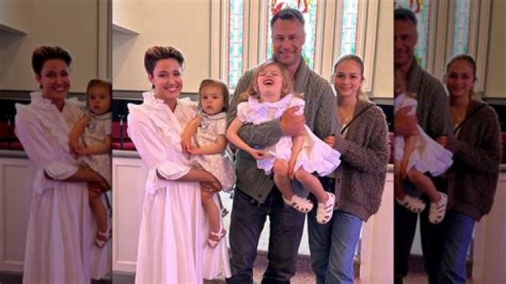 Alex Wagner family, husband, children, parents, siblings