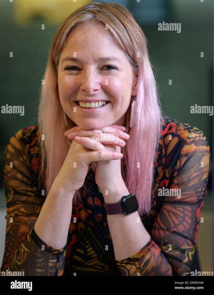 Alice Roberts Biography - Facts, Childhood, Family Life, Achievements