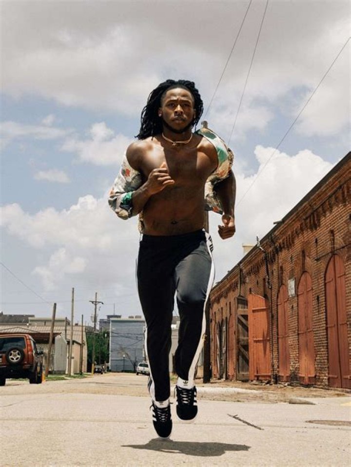 Alvin Kamara age, height, ethnicity, family, college, 40 time, draft, trade, net worth, Instagram