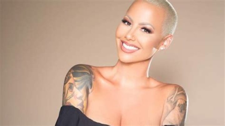 Amber Rose’s Controversial Forehead Tattoos Are Gone In New Clip And Fans Are Confused!