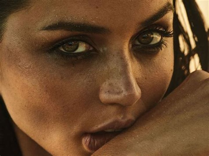 Ana De Armas Has A Huge Diamond Ring And Is Seen Kissing Ben Affleck As Engagement Rumors Abound