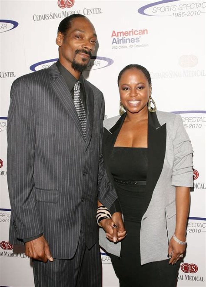 Angela V. Shelton – Biography, Heritage, Age, Weight, Height, Relationships