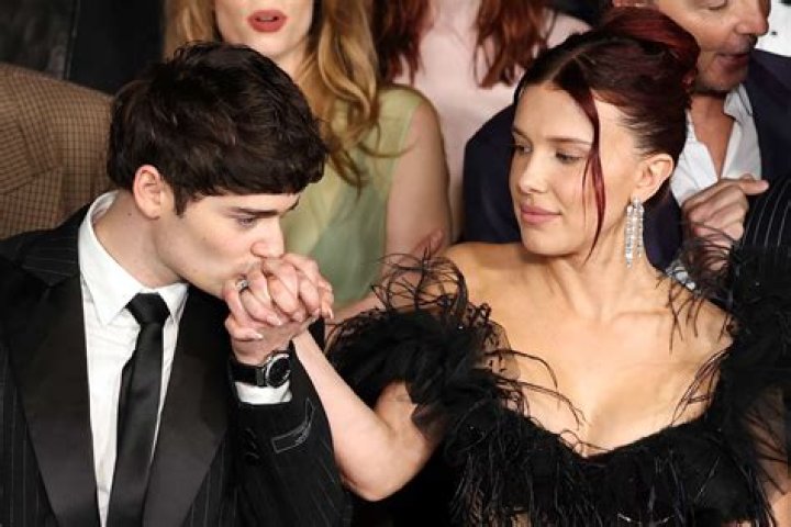 Are Chloe Schnapp and Noah Schnapp identical twins?