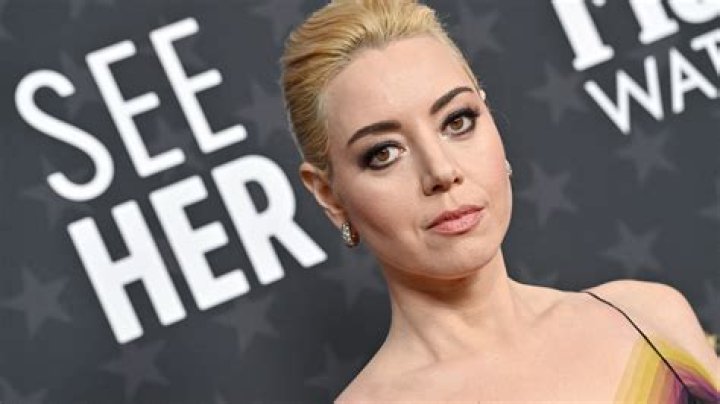 Aubrey Plaza fans celebrate the time she horrified Chris Pratt by summoning Satan on stage