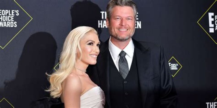 Blake Shelton Raves About ‘The Hottest Girlfriend On Earth’ Gwen Stefani And Showers Her With Kisses In A Cute Clip!