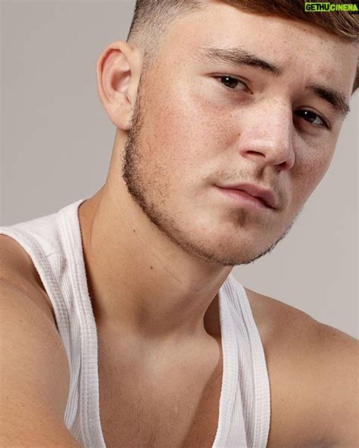 Bleu Landau Biography - Facts, Childhood, Family Life & Achievements