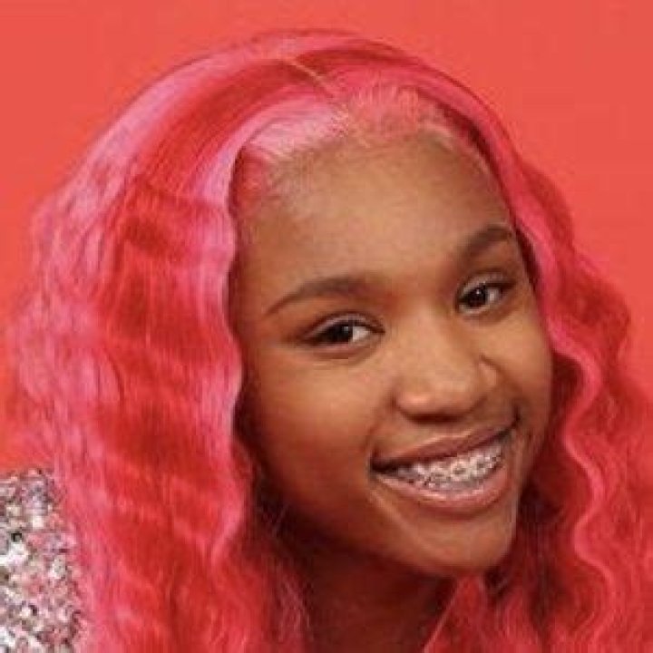 Brace Face Laii – Bio, Facts, Family Life of Instagram Star