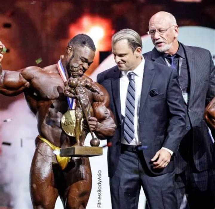 Brandon Curry height, weight and arm measured