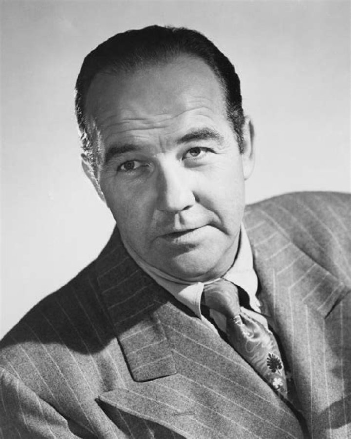 Broderick Crawford Biography - Childhood, Life Achievements & Timeline