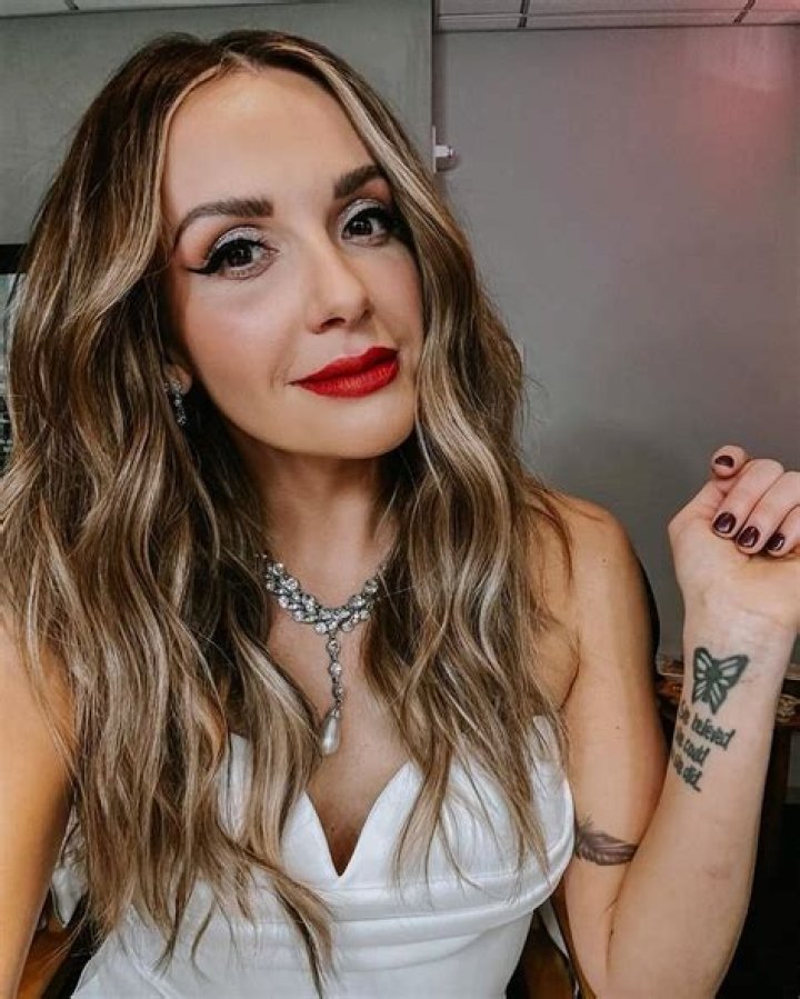 Carly Pearce Height, Weight, Net Worth, Age, Birthday, Wikipedia, Who, Nationality, Biography