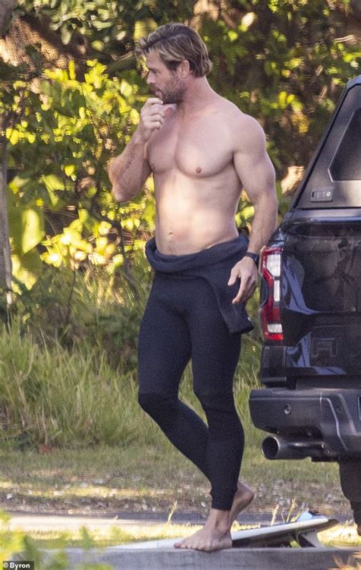 Chris Hemsworth brings on the thunder with his superhero leg workout