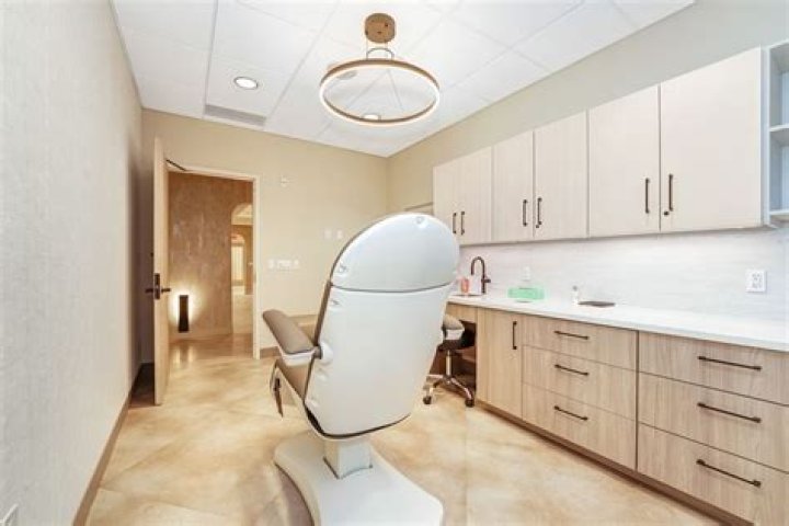 Dr. Chris Lakhiani, MD – Shrewsbury, NJ