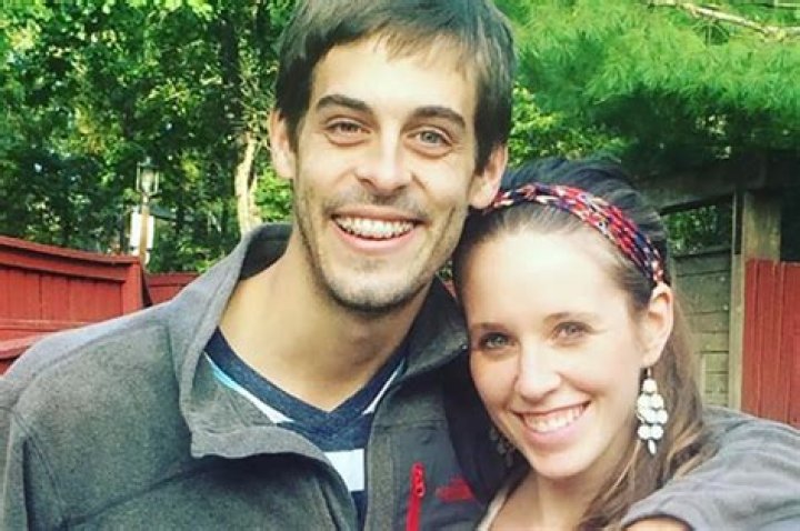 Counting On – Derick Dillard Defends Asking Fans For Money For Mission Work After Revealing TLC Only Pays Jim Bob & Michelle Duggar