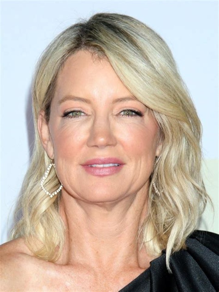 Cynthia Watros - Bio, Facts, Family Life of Actress