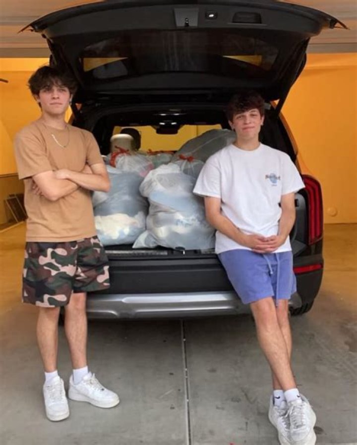 D’Angelo Wallace Bio, Wiki, Age, Height, Family, Girlfriend, YouTube and Net Worth.