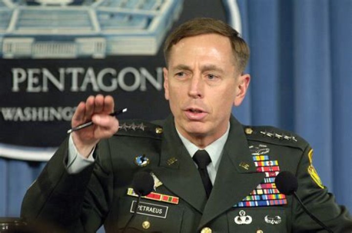 David Petraeus Biography - Facts, Childhood, Family Life & Achievements
