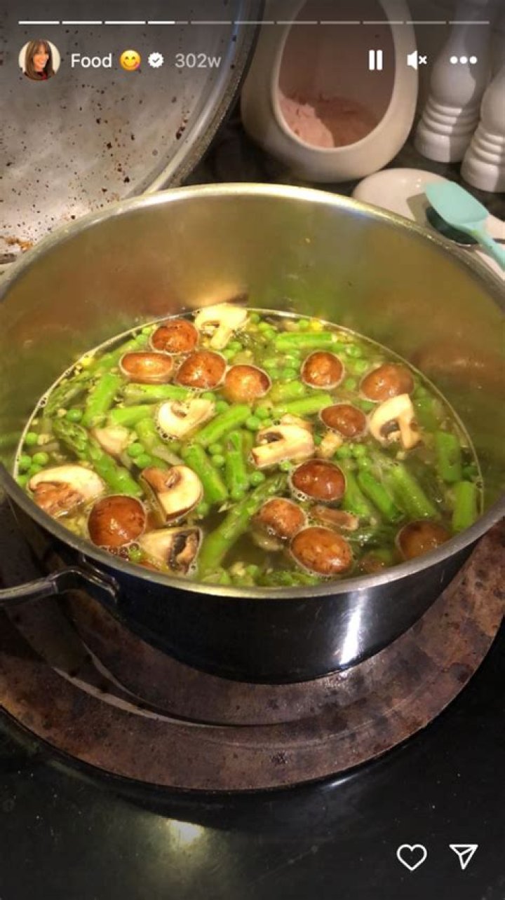 Davina McCall in Red Crop Top Goes For “Epic” Run By the Sea