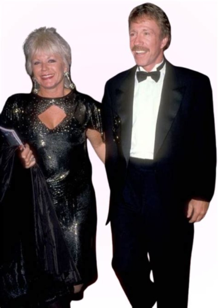 Dianne Wiest: Husband, net worth, tattoos, smoking & body measurements