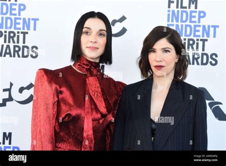 Did Carrie Brownstein Dating St. Vincent? – Celebrity