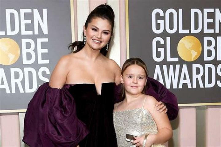 Does Selena Gomez have a sister? – Celebrity