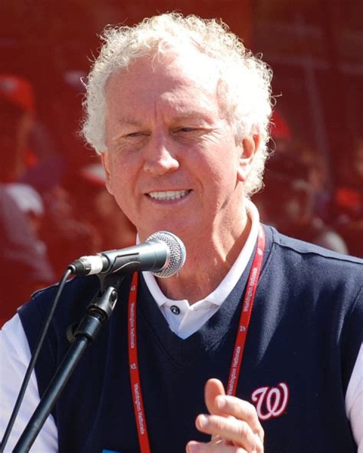 Donald Howard Sutton Age, Wiki, Biography, Parents, Body Measurement, Salary, Net worth