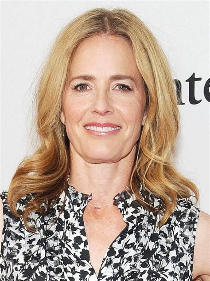 Elisabeth Shue Biography - Facts, Childhood, Family Life & Achievements