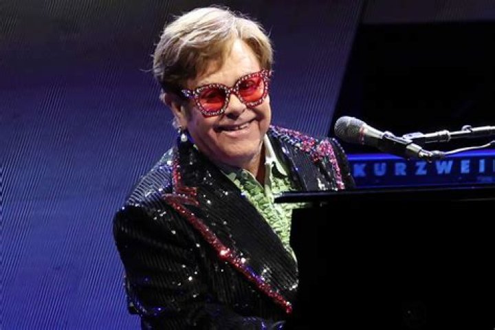 Elton John Biography - Facts, Childhood, Family Life & Achievements