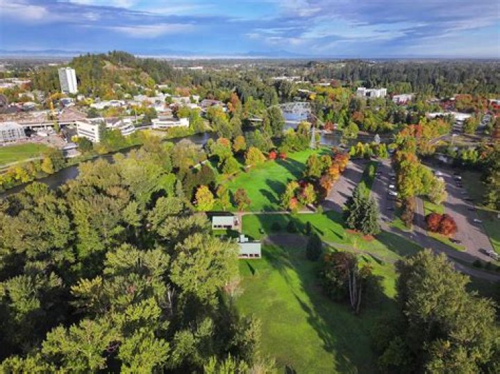 Famous People From Eugene, Oregon & Celebs Born In Eugene