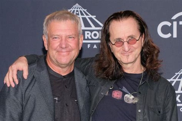 Geddy Lee: Wife, net worth, tattoos, smoking & body facts
