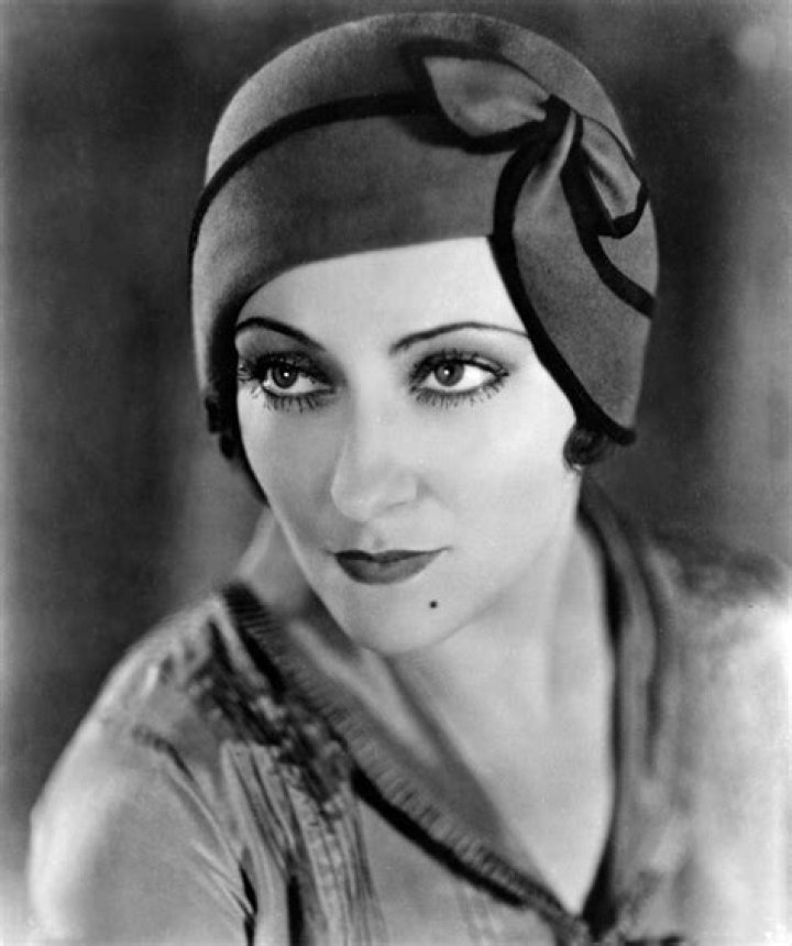Gloria Swanson Biography - Facts, Childhood, Family Life & Achievements