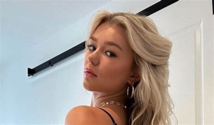 Golf Influencer Katie Sigmond Shares a Swimsuit Selfie — Celebwell