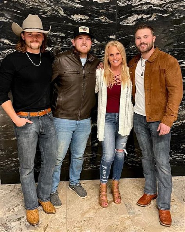 Gus Malzahn Wife Kristi Malzahn – Salary, Net Worth, Age, Height & Children