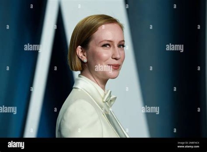 Hannah Einbinder Wiki, Age, Relationship, Height & Facts