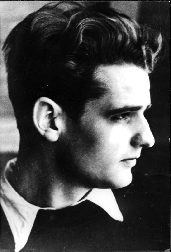 Hans Scholl Biography - Facts, Childhood, Family Life, Achievements