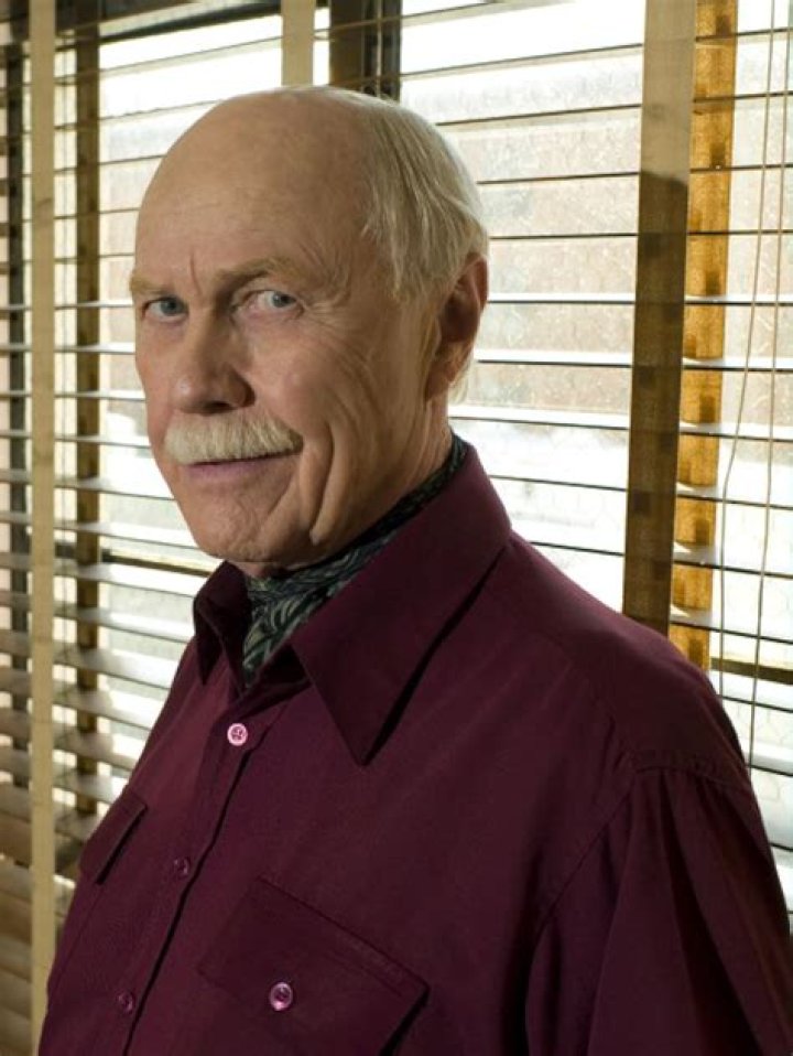 Harve Presnell Biography – Facts, Childhood, Family Life, Achievements