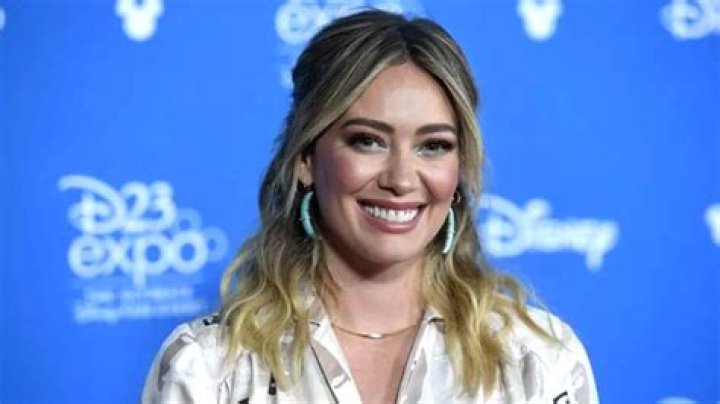 Hilary Duff Biography - Facts, Childhood, Family Life & Achievements