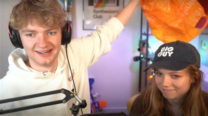 How Much Does Tommyinnit Earn In A Day? – Celebrity