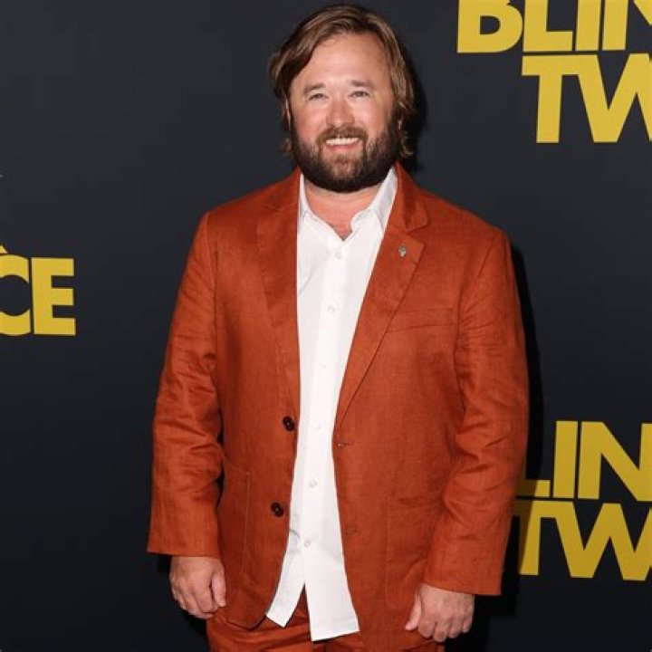 
How Much Money Does Haley Joel Osment Make? Latest Income Salary
