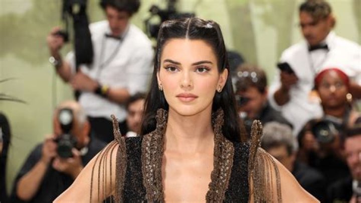 
How Much Money Does Kendall Jenner Make? Latest Income Salary

