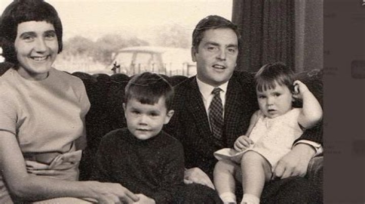 Huw Edwards family, wife, children, parents, siblings