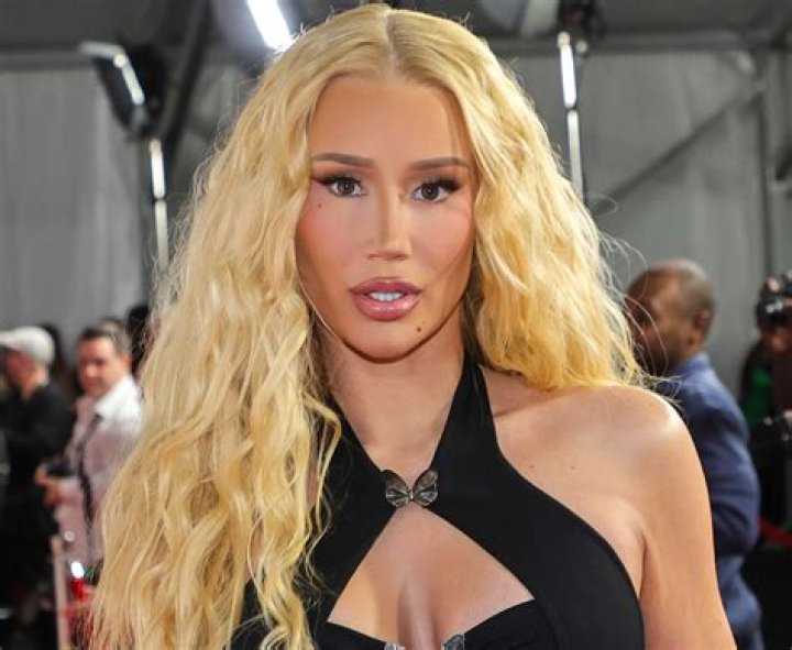 Iggy Azalea In Champion Tennis Gear is “All Smiles Over Here”