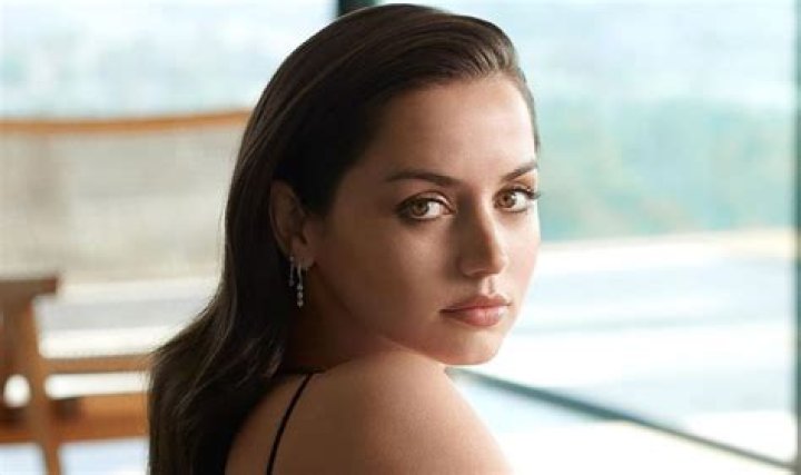 Is Ana De Armas Turning Into Ana De Diva?