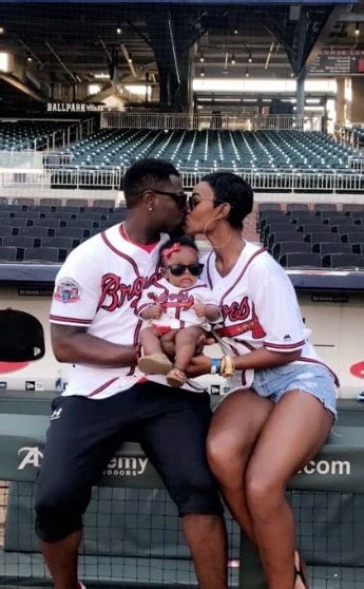 
Is Brandon Philips Married to Wife? Or Dating a Girlfriend? Kids. 