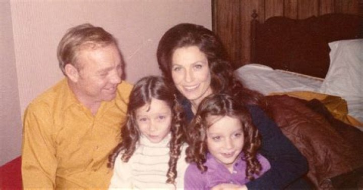 Is Loretta Lynn Still Alive? Husband Children And Net Worth