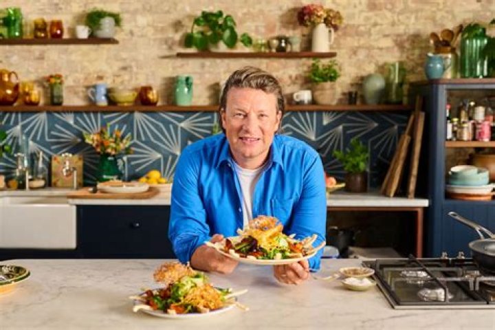 Jamie Oliver Biography - Facts, Childhood, Family Life & Achievements