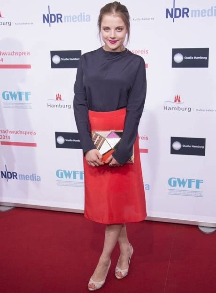 Jella Haase Height Weight Shoe Size Body Measurements Facts