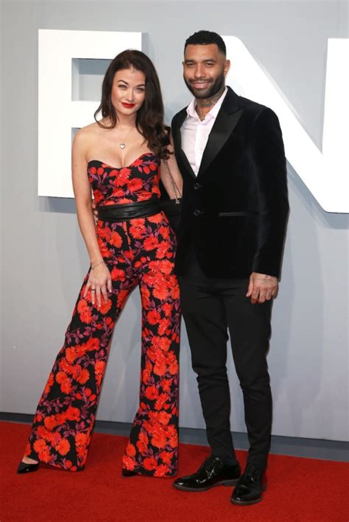 Jermaine Pennant and Jess Impiazzi Share Swimsuit Photo of "Getaway"