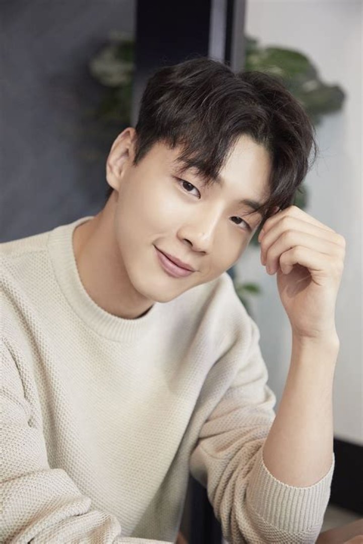 Ji Soo Biography - Facts, Childhood, Family Life & Achievements